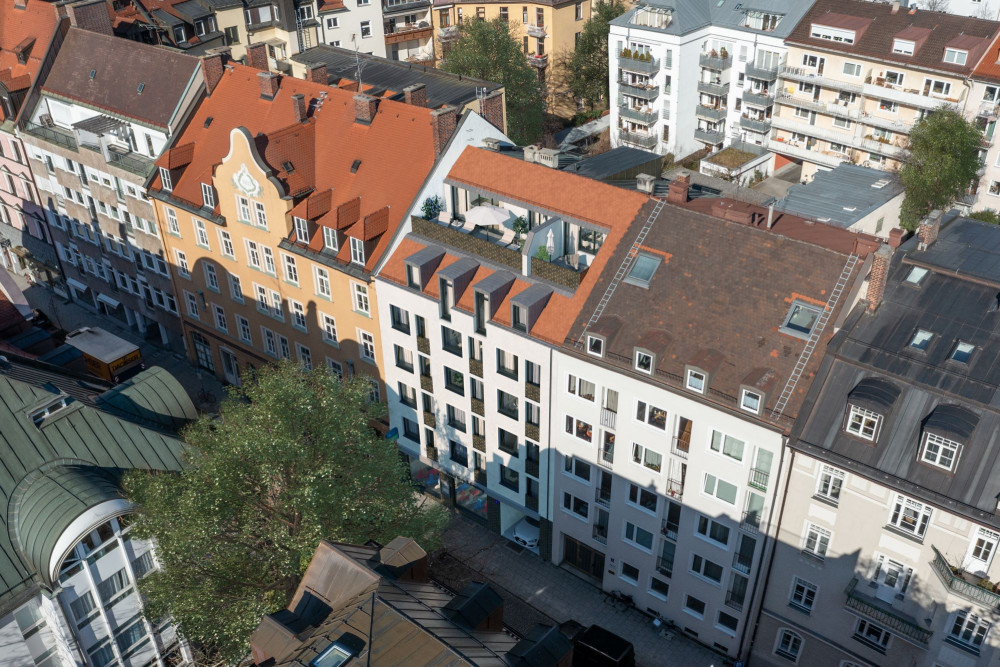Sanierung und Neubau eines Mehrparteienhauses mit Gewerbeeinheit in München, Schwabing - Fix Visuals